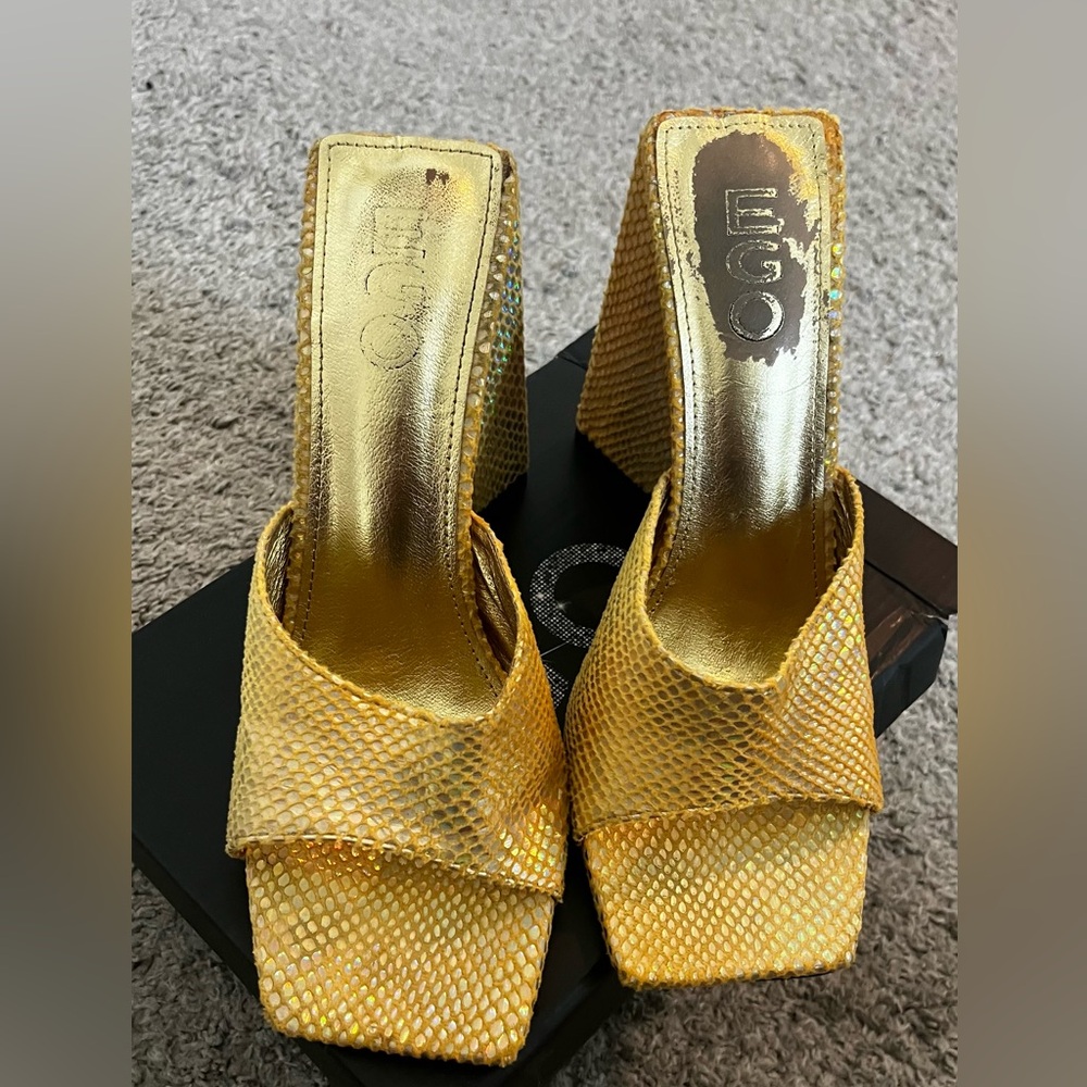 Gold Textured Women's Heels